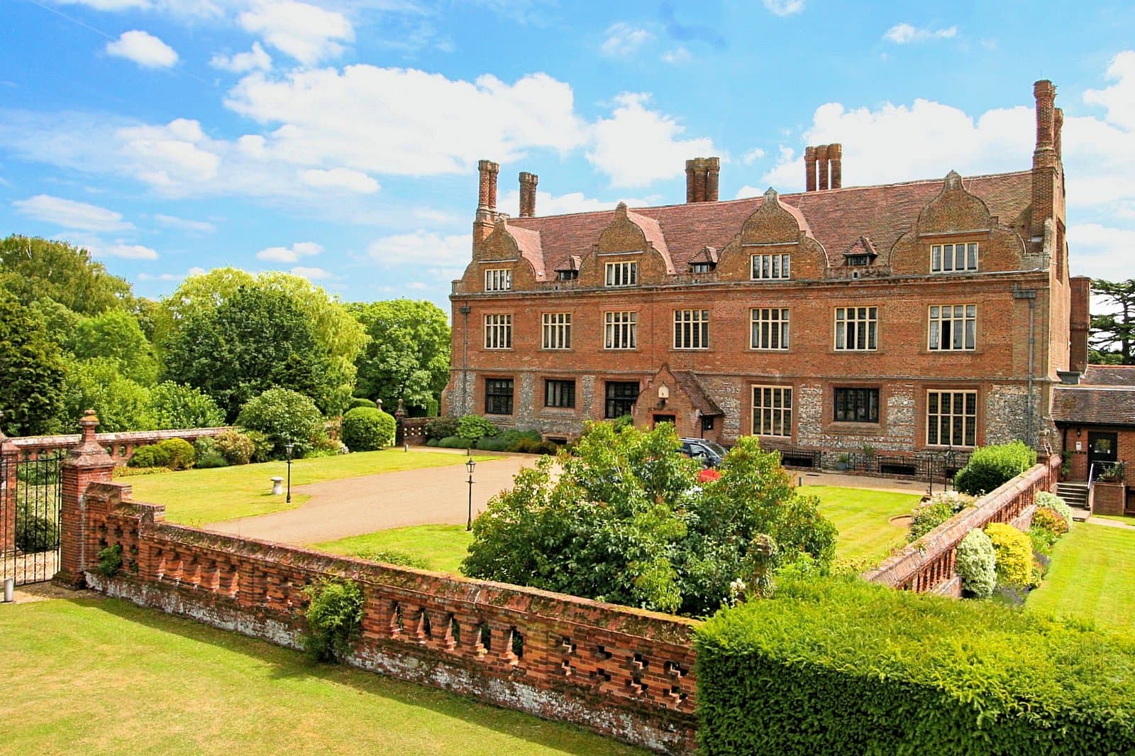 Astonbury Manor, Aston, Hertfordshire, SG2 7EH