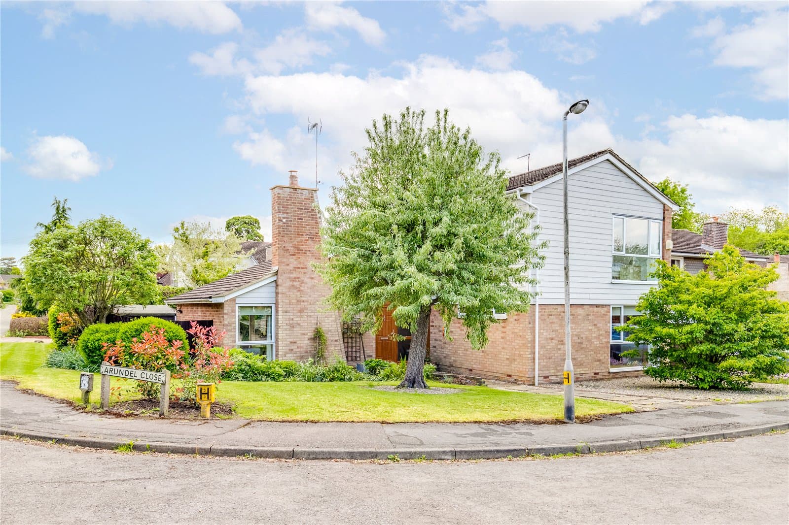 Immaculately presented mid-century detached 4 bedroom home in quiet village location