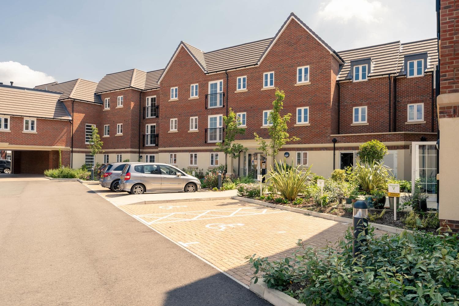 London Road, Knebworth, SG3 6EU