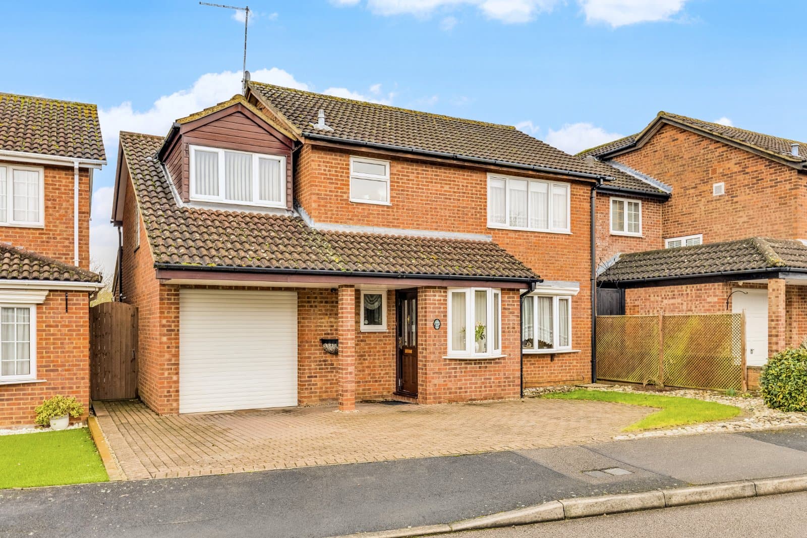 Dawlish Close, Bragbury End, Hertfordshire, SG2 8UQ