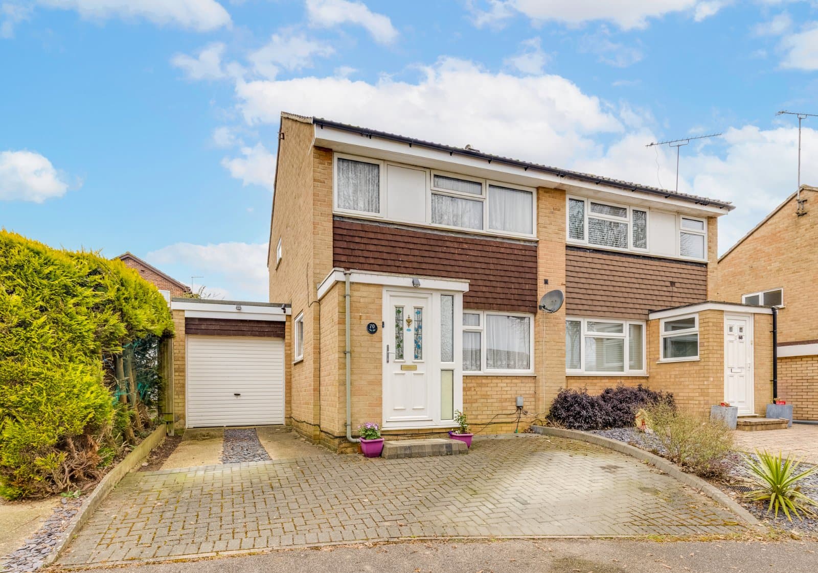 Broom Grove, Knebworth, Hertfordshire, SG3 6BQ