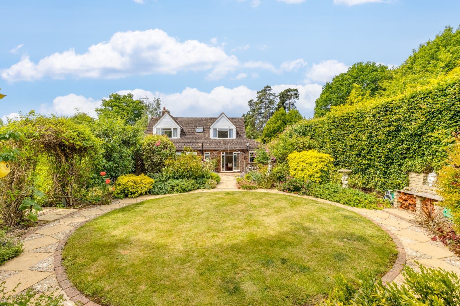 Canonsfield Road, Oaklands, Welwyn, Hertfordshire, AL6 0QH