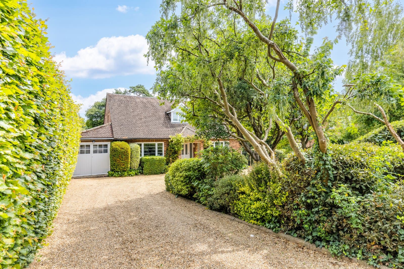 Canonsfield Road, Oaklands, Welwyn, Hertfordshire, AL6 0QH