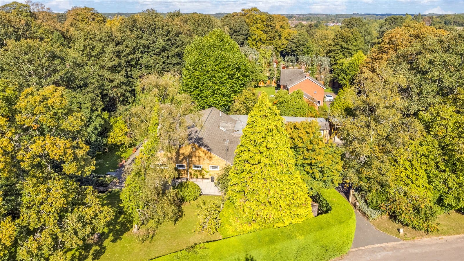 Versatile and generously proportioned 4 bedroom detached mid-century-modern bungalow