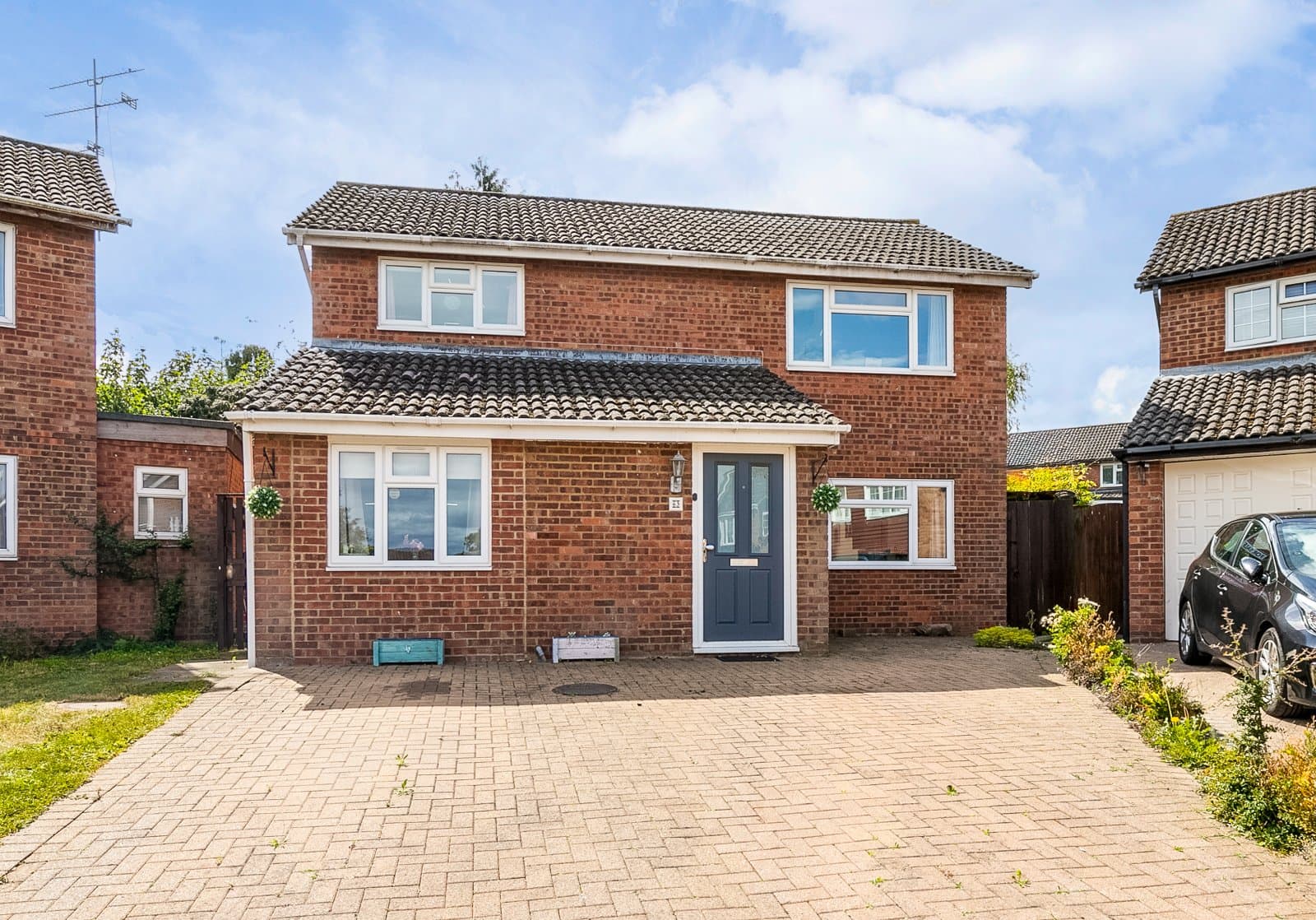 Dawlish Close, Bragbury End, Hertfordshire, SG2 8UQ