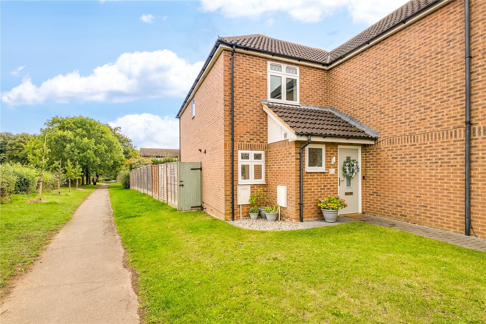 Stirling Close, Bragbury End, Hertfordshire, SG2 8TQ