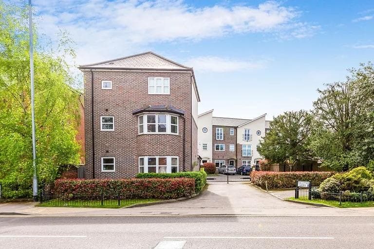 Walsworth Road, Hitchin, SG4 9FG