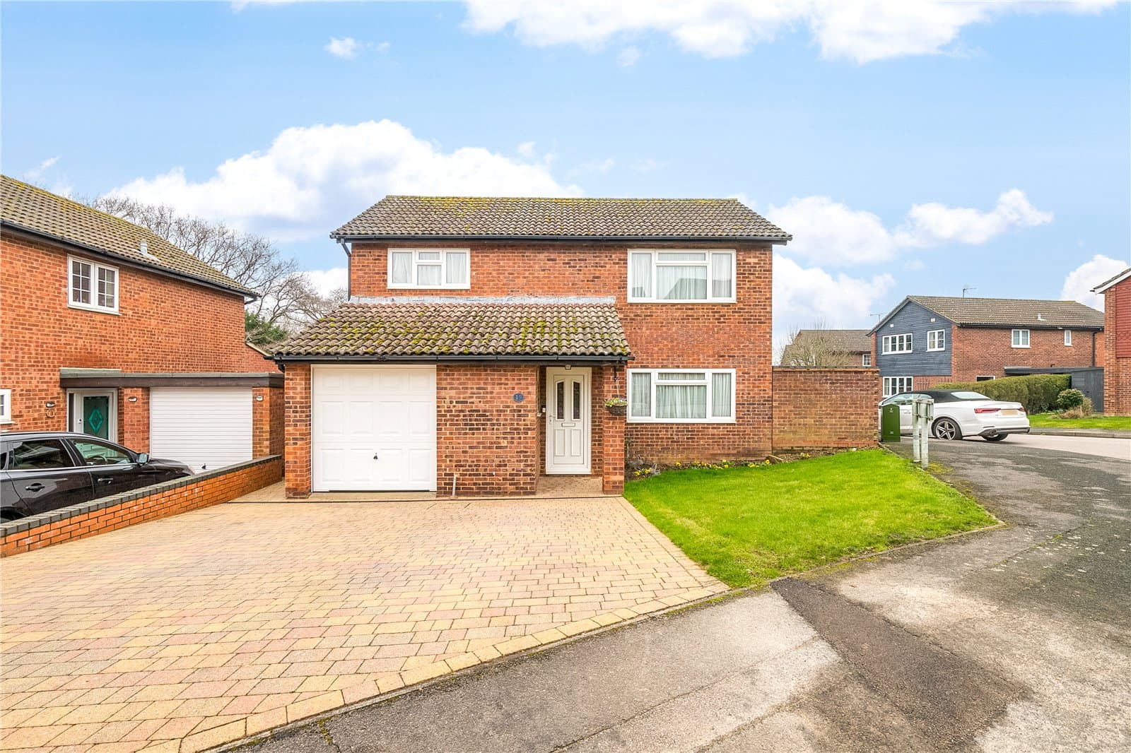 Dawlish Close, Bragbury End, Hertfordshire, SG2 8UQ