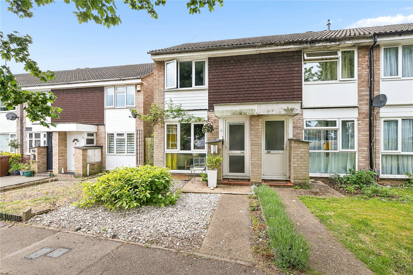 Well presented 2 bedroom home with additional conservatory and ground floor shower room