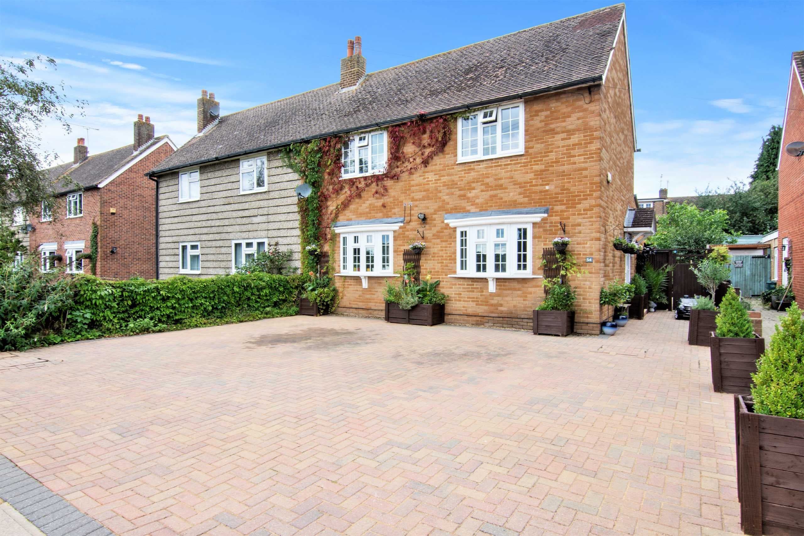 Butterfield Lane, St. Albans, Hertfordshire,